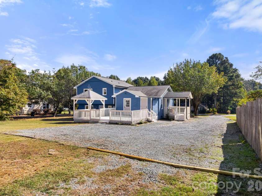 309 Catawba Circle, Matthews, NC 28104.  MLS# CAR4426793, YatesRealty ID 57294. 