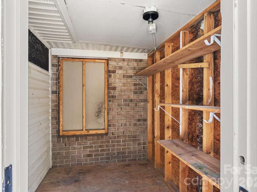 309 Catawba Circle, Matthews, NC 28104.  MLS# CAR4426793, YatesRealty ID 57294. 