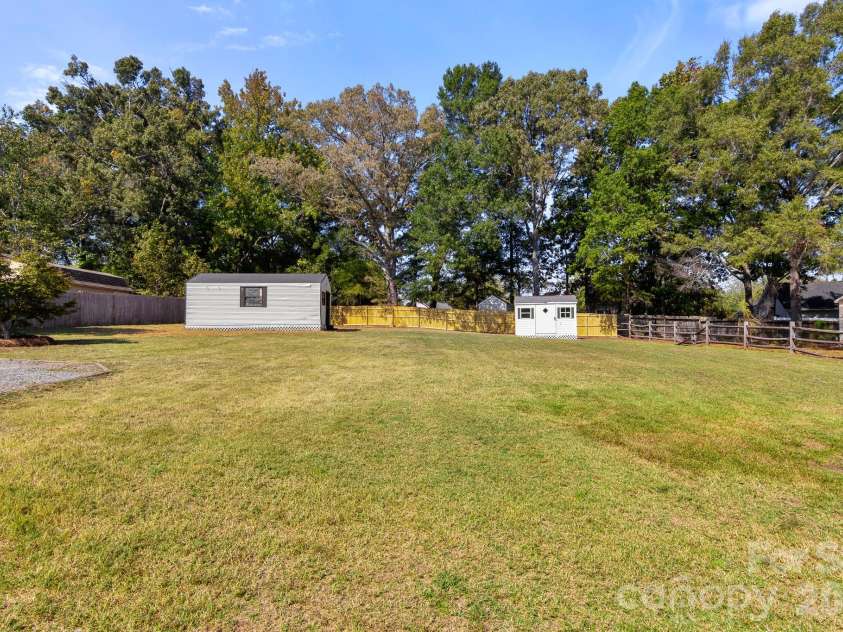 309 Catawba Circle, Matthews, NC 28104.  MLS# CAR4426793, YatesRealty ID 57294. 