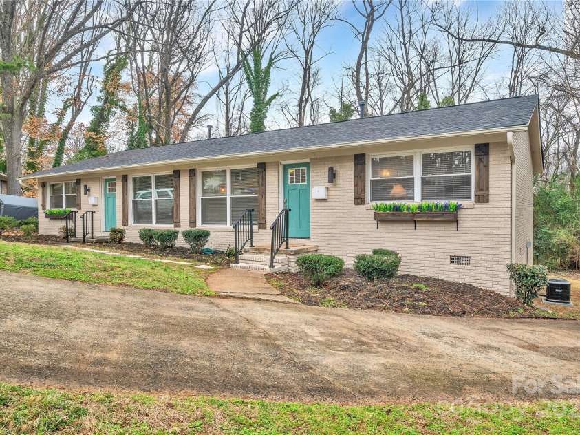 2027 Ibis Court, Charlotte, NC 28205.  MLS# CAR4217321, YatesRealty ID 573. 