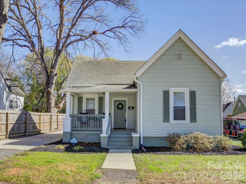 212 Lee Street, Rock Hill, SC 29730.  MLS# CAR4356930, YatesRealty ID 5730. 
