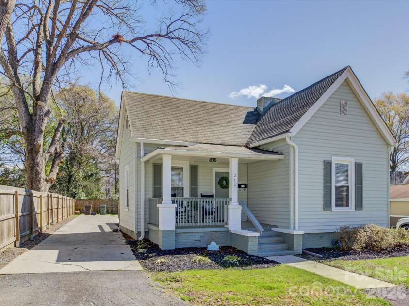 212 Lee Street, Rock Hill, SC 29730.  MLS# CAR4356930, YatesRealty ID 5730. 