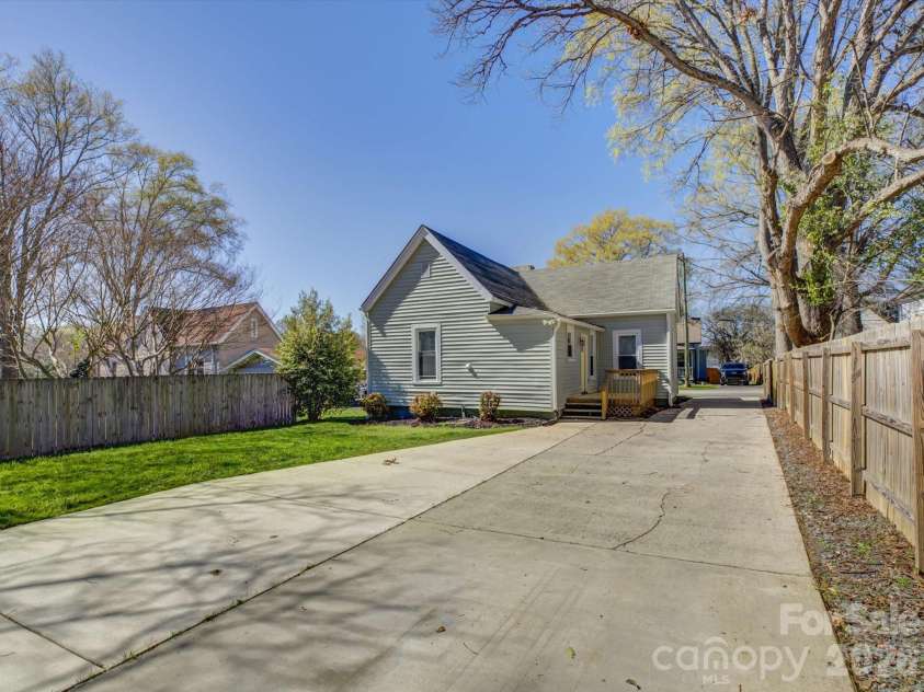 212 Lee Street, Rock Hill, SC 29730.  MLS# CAR4356930, YatesRealty ID 5730. 