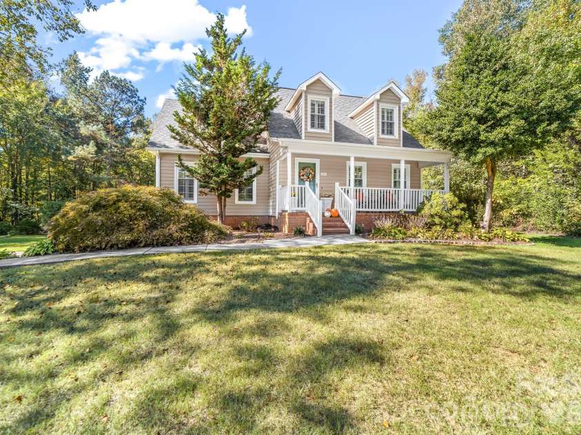 5020 Mandy Lane, Mount Holly, NC 28120.  MLS# CAR4433811, YatesRealty ID 57306. 