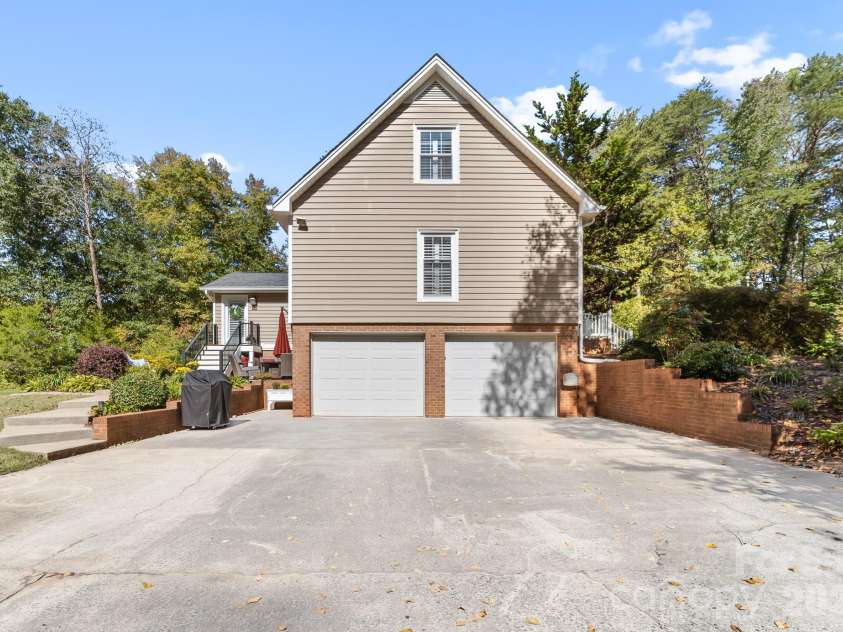 5020 Mandy Lane, Mount Holly, NC 28120.  MLS# CAR4433811, YatesRealty ID 57306. 