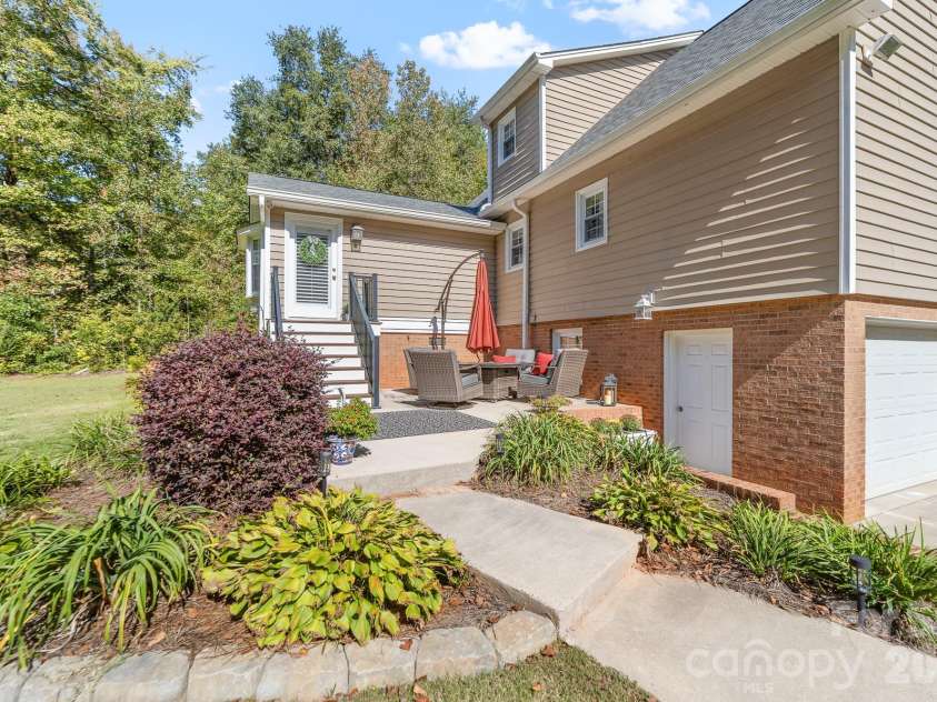 5020 Mandy Lane, Mount Holly, NC 28120.  MLS# CAR4433811, YatesRealty ID 57306. 