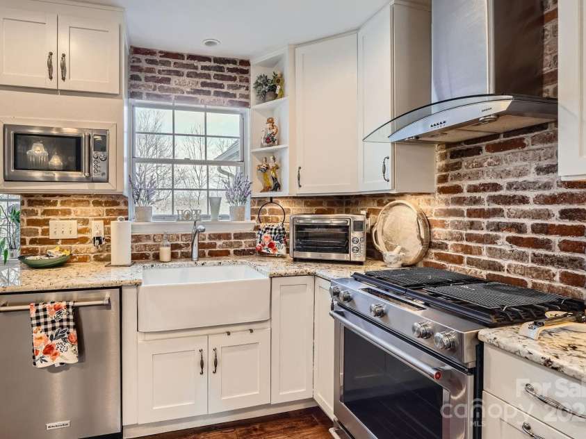 8904 Saint Pierre Lane, Charlotte, NC 28277.  MLS# CAR4233705, YatesRealty ID 5731. 