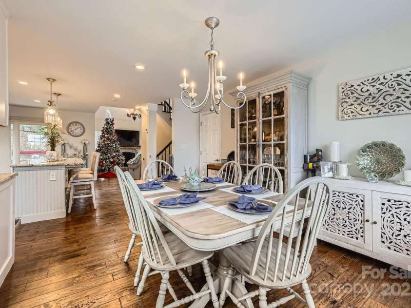 8904 Saint Pierre Lane, Charlotte, NC 28277.  MLS# CAR4233705, YatesRealty ID 5731. Dining area with lake views