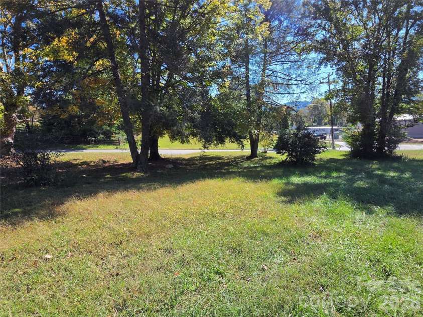 2220 Enon Road, Morganton, NC 28655.  MLS# CAR4435623, YatesRealty ID 57314. 