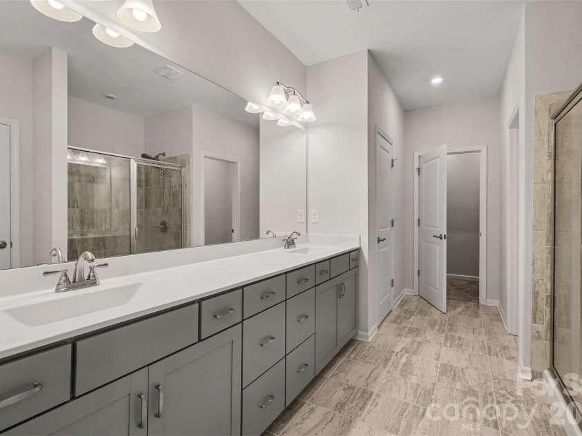 14415 Holbrooks Road, Huntersville, NC 28078.  MLS# CAR4433936, YatesRealty ID 57319. Primary Bath