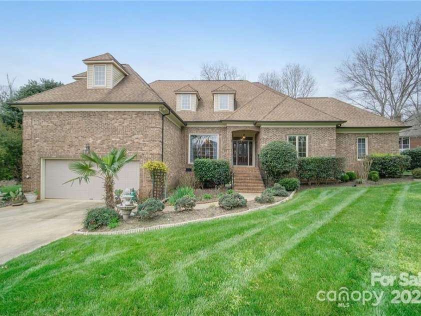 426 Saint Michaels Way, Fort Mill, SC 29708.  MLS# CAR4246006, YatesRealty ID 5732. 