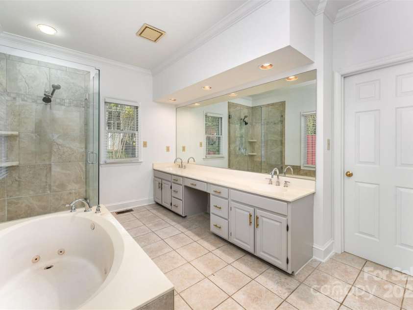 426 Saint Michaels Way, Fort Mill, SC 29708.  MLS# CAR4246006, YatesRealty ID 5732. 