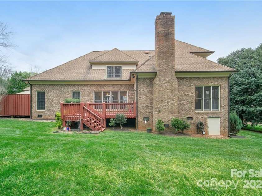 426 Saint Michaels Way, Fort Mill, SC 29708.  MLS# CAR4246006, YatesRealty ID 5732. 