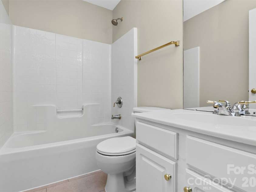6617 Haddonfield Place, Charlotte, NC 28277.  MLS# CAR4432776, YatesRealty ID 57320. Full Bath