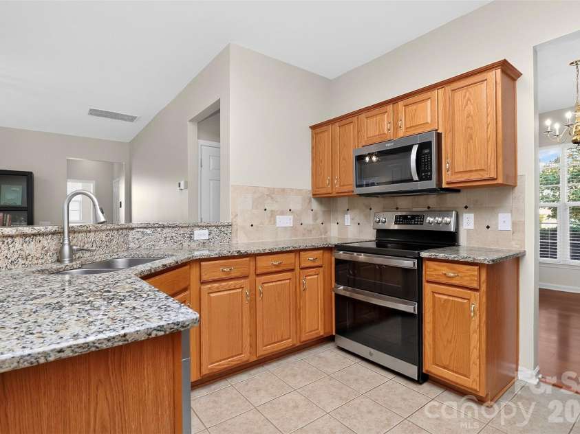 6617 Haddonfield Place, Charlotte, NC 28277.  MLS# CAR4432776, YatesRealty ID 57320. Kitchen