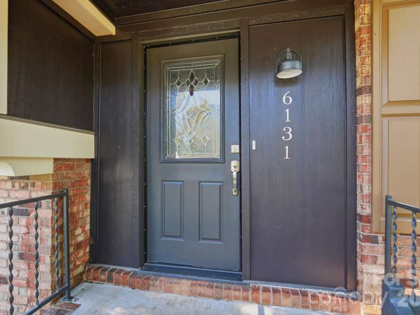 6131 Coach Hill Lane, Charlotte, NC 28212.  MLS# CAR4435622, YatesRealty ID 57323. 