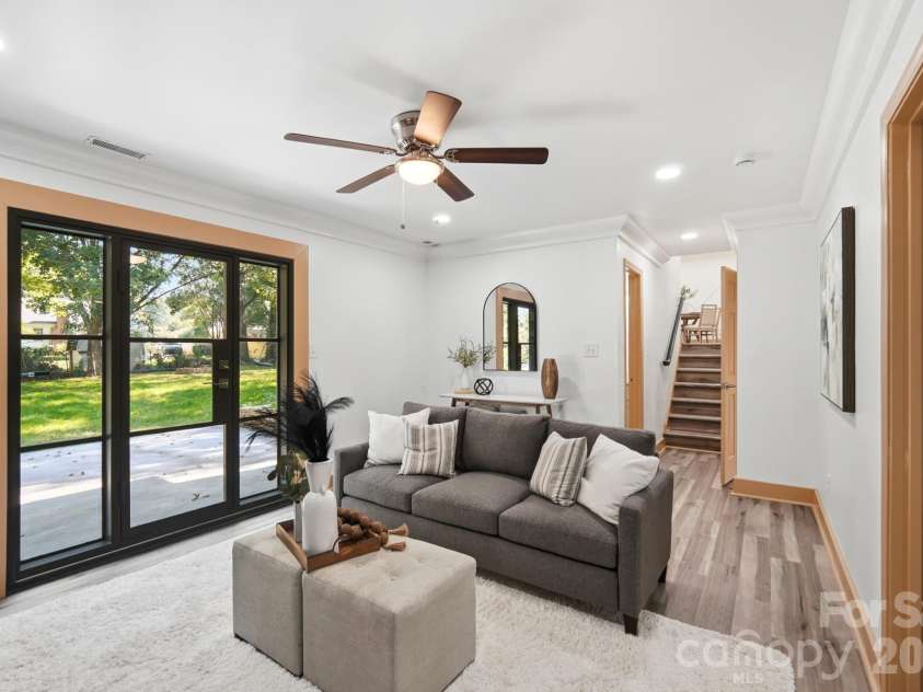 6131 Coach Hill Lane, Charlotte, NC 28212.  MLS# CAR4435622, YatesRealty ID 57323. 