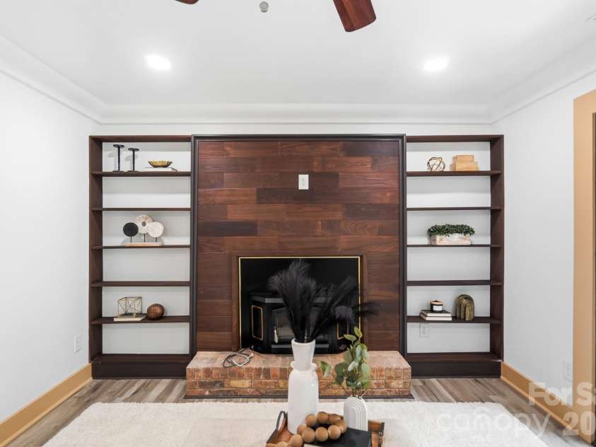 6131 Coach Hill Lane, Charlotte, NC 28212.  MLS# CAR4435622, YatesRealty ID 57323. 
