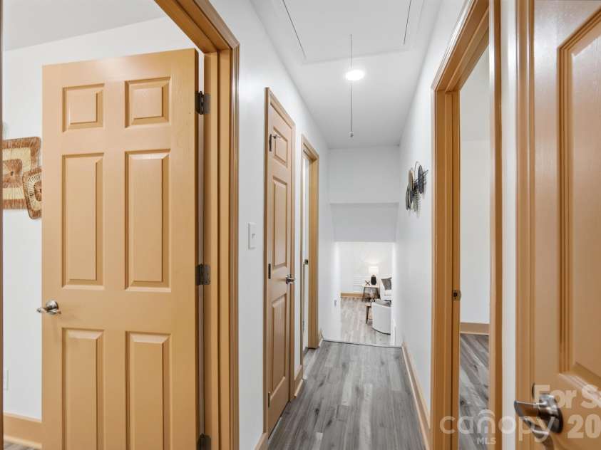 6131 Coach Hill Lane, Charlotte, NC 28212.  MLS# CAR4435622, YatesRealty ID 57323. 
