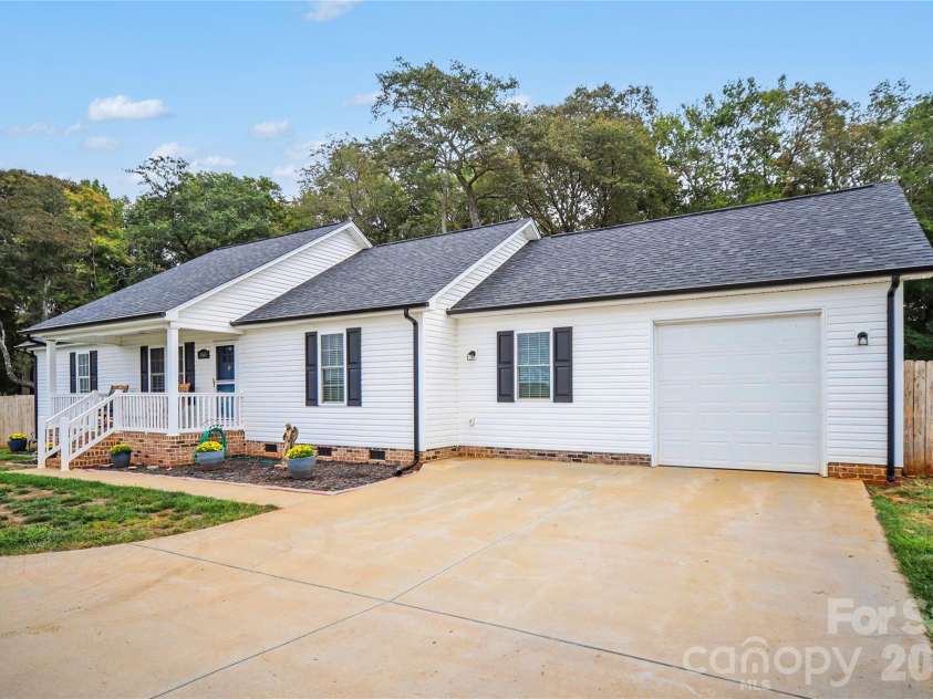 3664 Straw Field Trail, Lincolnton, NC 28092.  MLS# CAR4432347, YatesRealty ID 57325. 