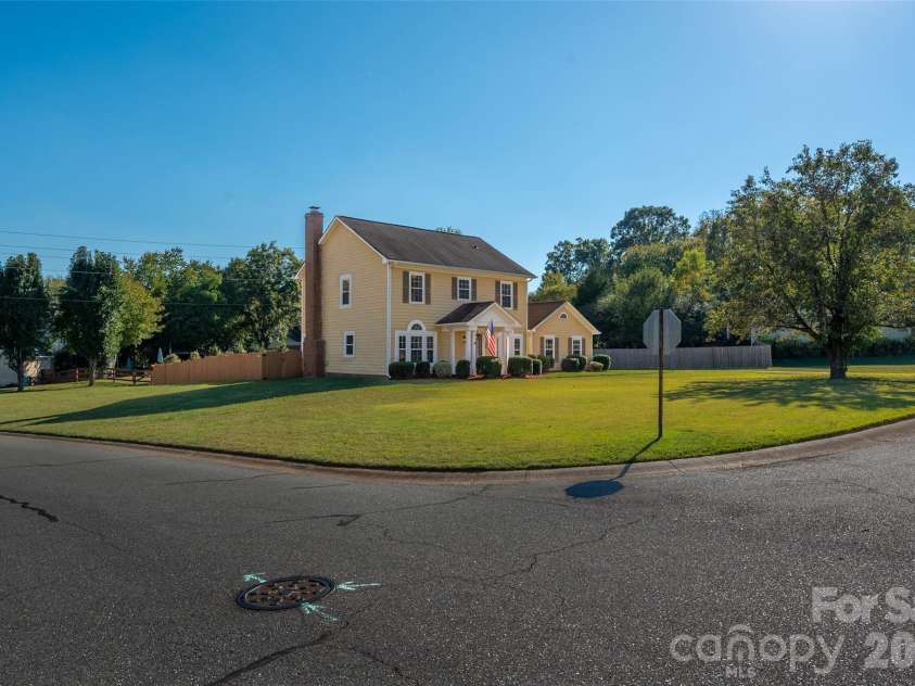15229 Dartford Lane, Mint Hill, NC 28227.  MLS# CAR4434897, YatesRealty ID 57326. Beautiful corner lot!