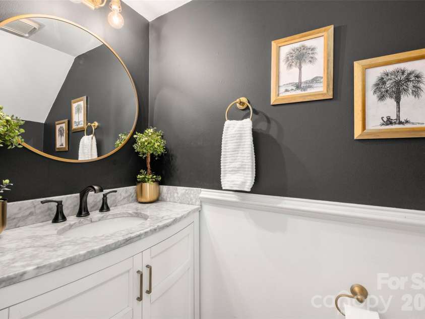 15229 Dartford Lane, Mint Hill, NC 28227.  MLS# CAR4434897, YatesRealty ID 57326. Half bath