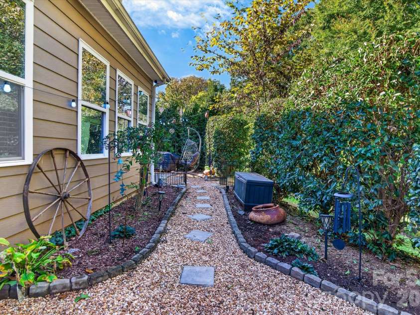 4521 Grove Manor Street, Waxhaw, NC 28173.  MLS# CAR4432721, YatesRealty ID 57328. 