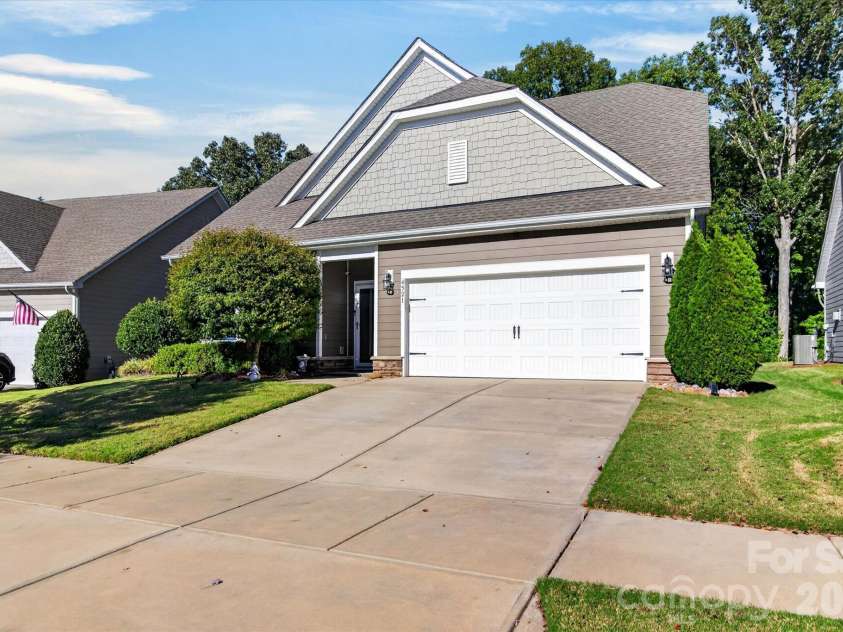 4521 Grove Manor Street, Waxhaw, NC 28173.  MLS# CAR4432721, YatesRealty ID 57328. 