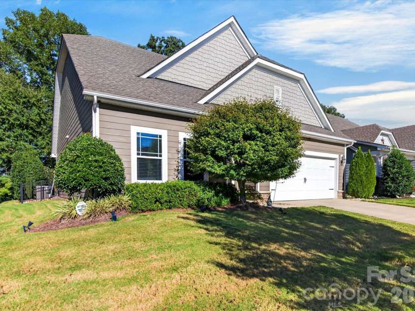4521 Grove Manor Street, Waxhaw, NC 28173.  MLS# CAR4432721, YatesRealty ID 57328. 