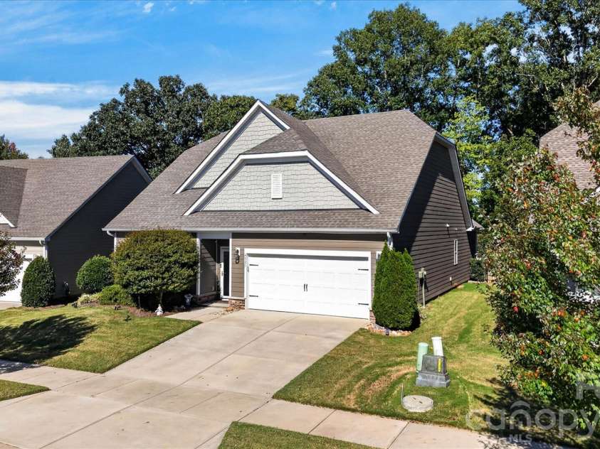 4521 Grove Manor Street, Waxhaw, NC 28173.  MLS# CAR4432721, YatesRealty ID 57328. 