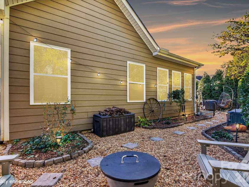 4521 Grove Manor Street, Waxhaw, NC 28173.  MLS# CAR4432721, YatesRealty ID 57328. 