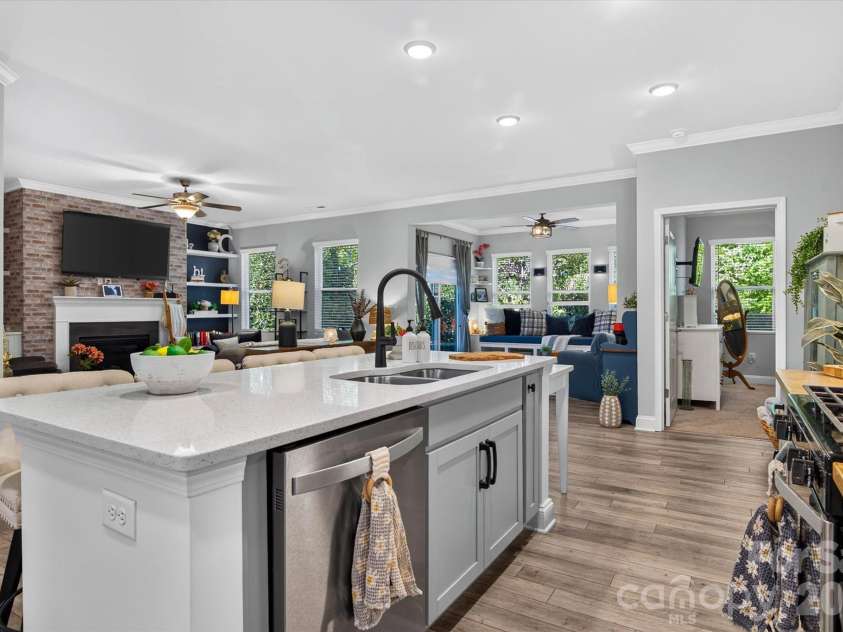 4521 Grove Manor Street, Waxhaw, NC 28173.  MLS# CAR4432721, YatesRealty ID 57328. Kitchen
