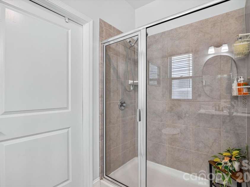 4521 Grove Manor Street, Waxhaw, NC 28173.  MLS# CAR4432721, YatesRealty ID 57328. Primary Bath