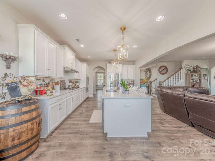 1048 Harbor Bay Drive, Indian Land, SC 29707.  MLS# CAR4231848, YatesRealty ID 5733. Quartz Counters