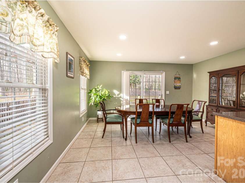 8839 Shepherd Court, Connelly Springs, NC 28612.  MLS# CAR4351109, YatesRealty ID 5733. Breakfast Nook