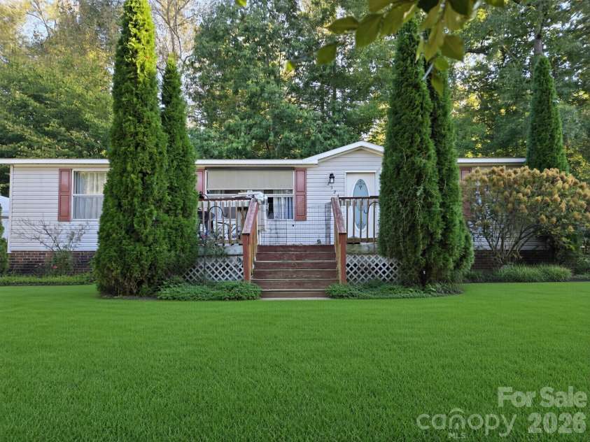 2524 Cabelos Drive, Lincolnton, NC 28092.  MLS# CAR4435687, YatesRealty ID 57335. 