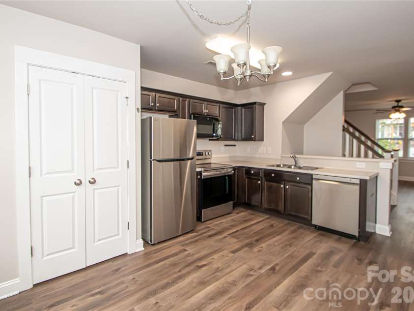 1614 Luther Street, Charlotte, NC 28204.  MLS# CAR4434621, YatesRealty ID 57337. 