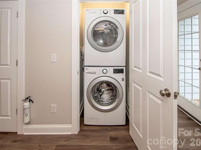 1614 Luther Street, Charlotte, NC 28204.  MLS# CAR4434621, YatesRealty ID 57337. 