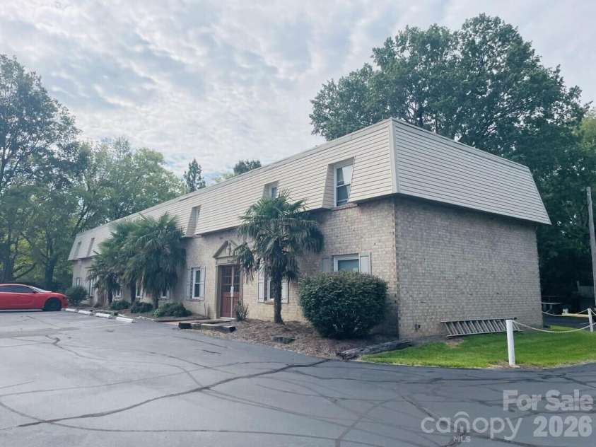 325 Hall Lane, Pineville, NC 28134.  MLS# CAR4435692, YatesRealty ID 57339. 