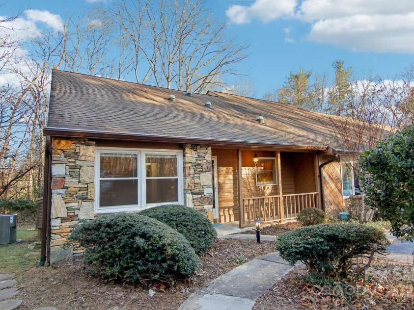 28 Pencross Circle, Etowah, NC 28729.  MLS# CAR4213167, YatesRealty ID 5734. 