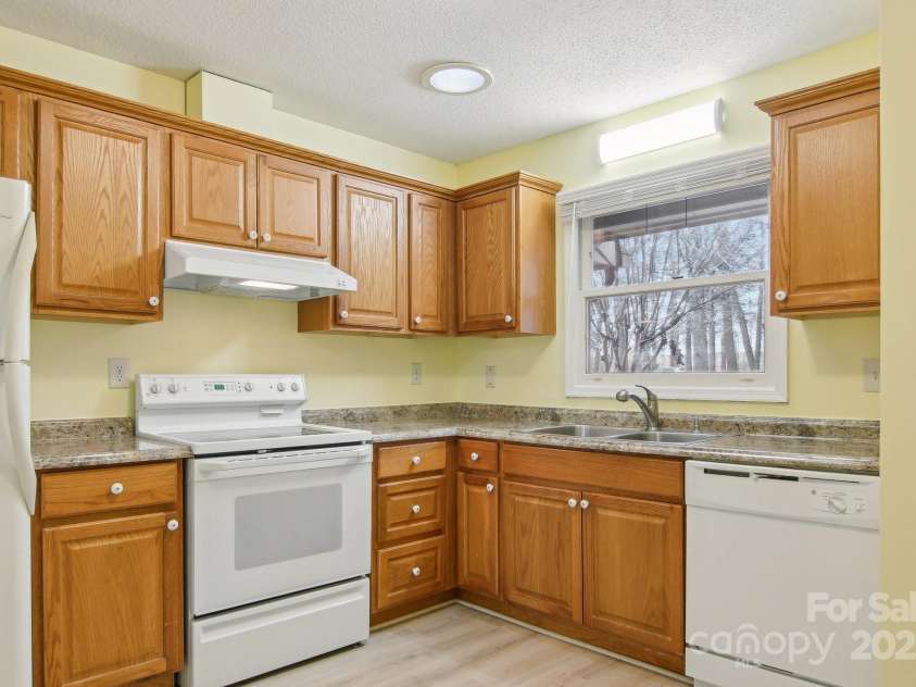 28 Pencross Circle, Etowah, NC 28729.  MLS# CAR4213167, YatesRealty ID 5734. 