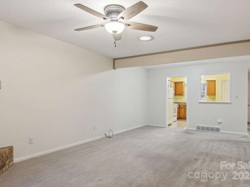 28 Pencross Circle, Etowah, NC 28729.  MLS# CAR4213167, YatesRealty ID 5734. 