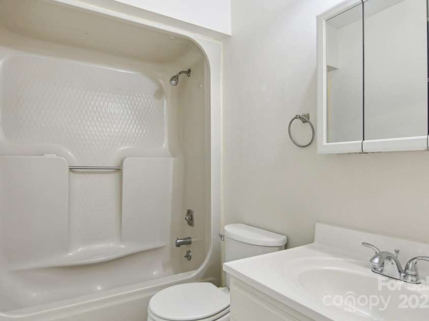 28 Pencross Circle, Etowah, NC 28729.  MLS# CAR4213167, YatesRealty ID 5734. 