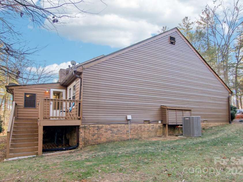 28 Pencross Circle, Etowah, NC 28729.  MLS# CAR4213167, YatesRealty ID 5734. 