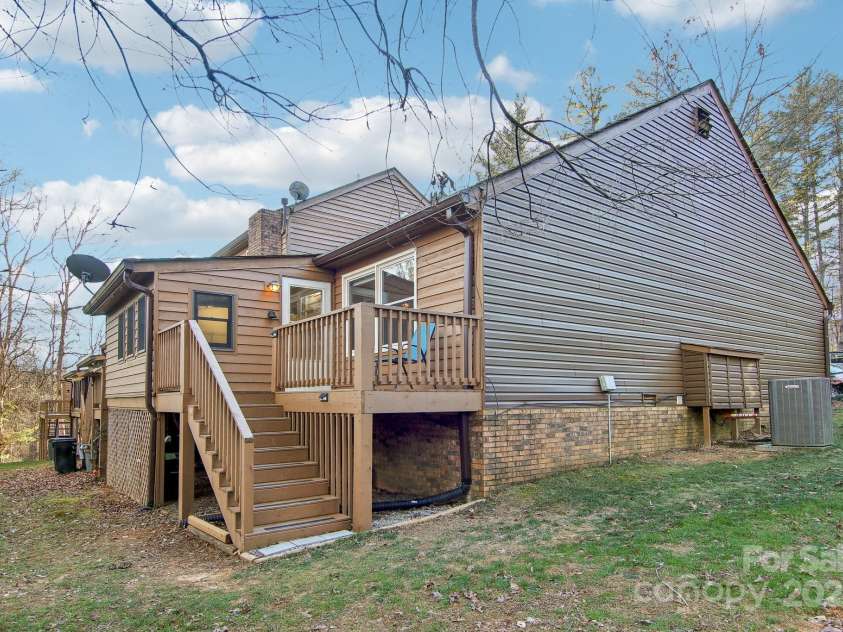 28 Pencross Circle, Etowah, NC 28729.  MLS# CAR4213167, YatesRealty ID 5734. 