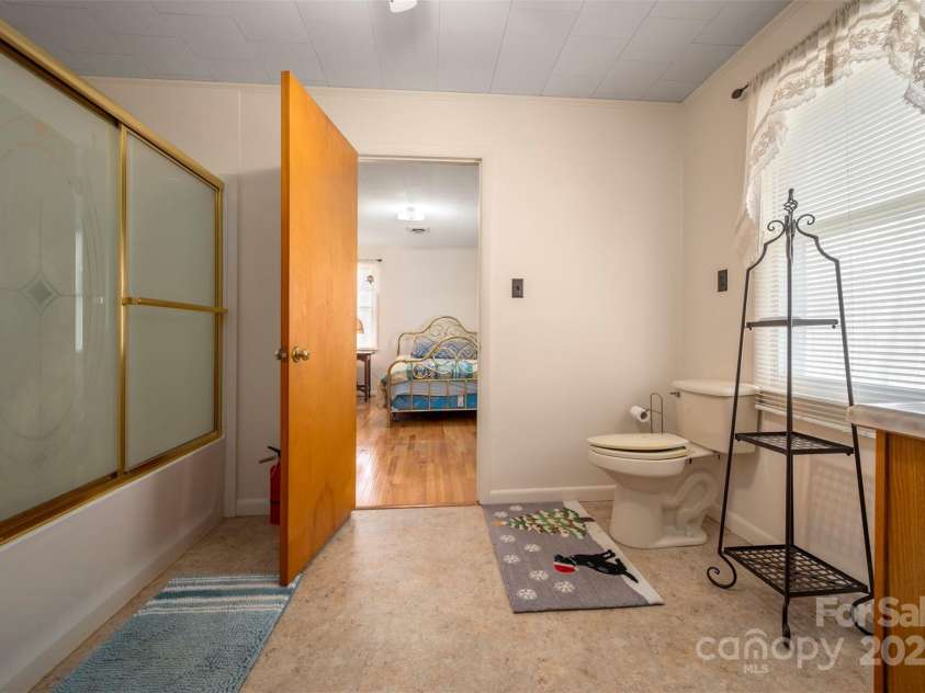 582 County Line Road, Rutherfordton, NC 28139.  MLS# CAR4235377, YatesRealty ID 5734. Jack & Jill bath