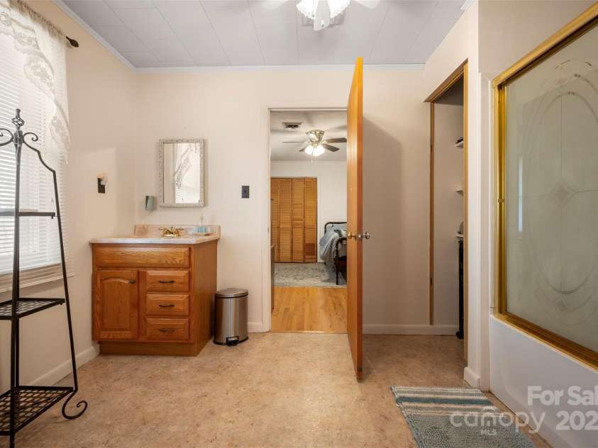 582 County Line Road, Rutherfordton, NC 28139.  MLS# CAR4235377, YatesRealty ID 5734. Jack & Jill bath