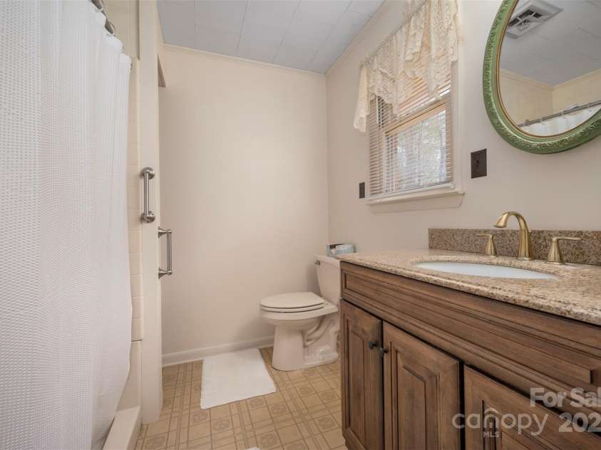 582 County Line Road, Rutherfordton, NC 28139.  MLS# CAR4235377, YatesRealty ID 5734. Primary en-suite bath w/walk in shower