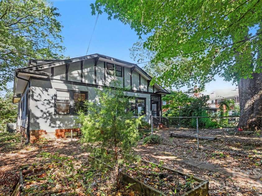 510 Hawthorne Lane, Charlotte, NC 28204.  MLS# CAR4432026, YatesRealty ID 57340. 
