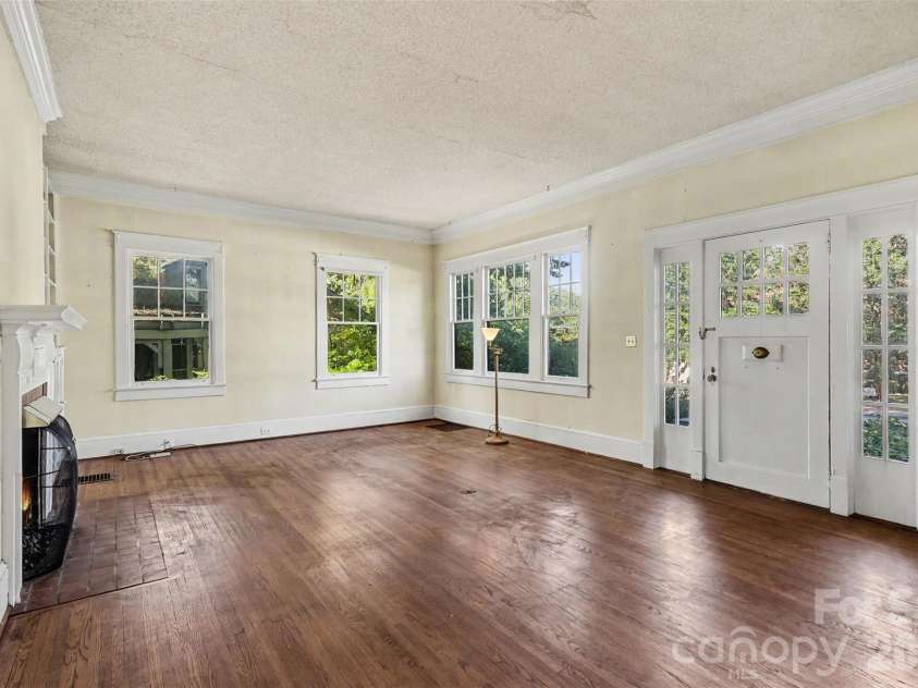 510 Hawthorne Lane, Charlotte, NC 28204.  MLS# CAR4432026, YatesRealty ID 57340. 